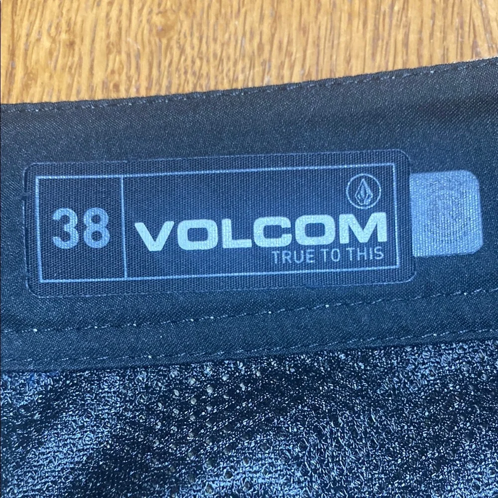 Volcom tan shorts size 38